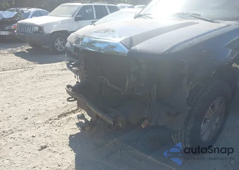 2011 Lincoln Navigator z USA, uszkodzony, nr VIN 5LMJJ2H58BEJ05106